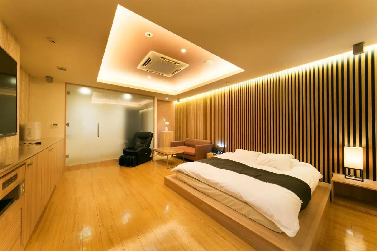 Hotel Lotus Toyonaka (Adults Only) 4*,  Japan